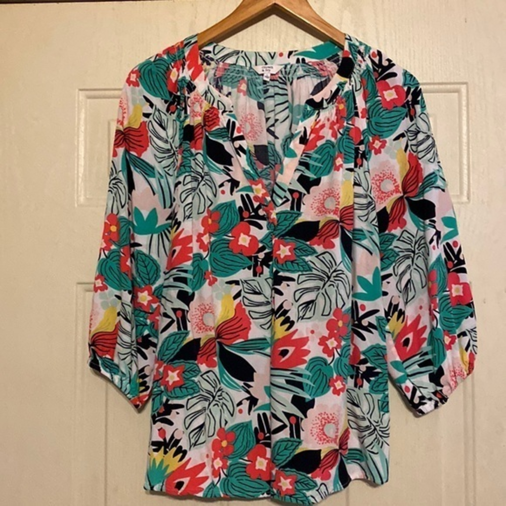 Crown‎ & Ivy floral top